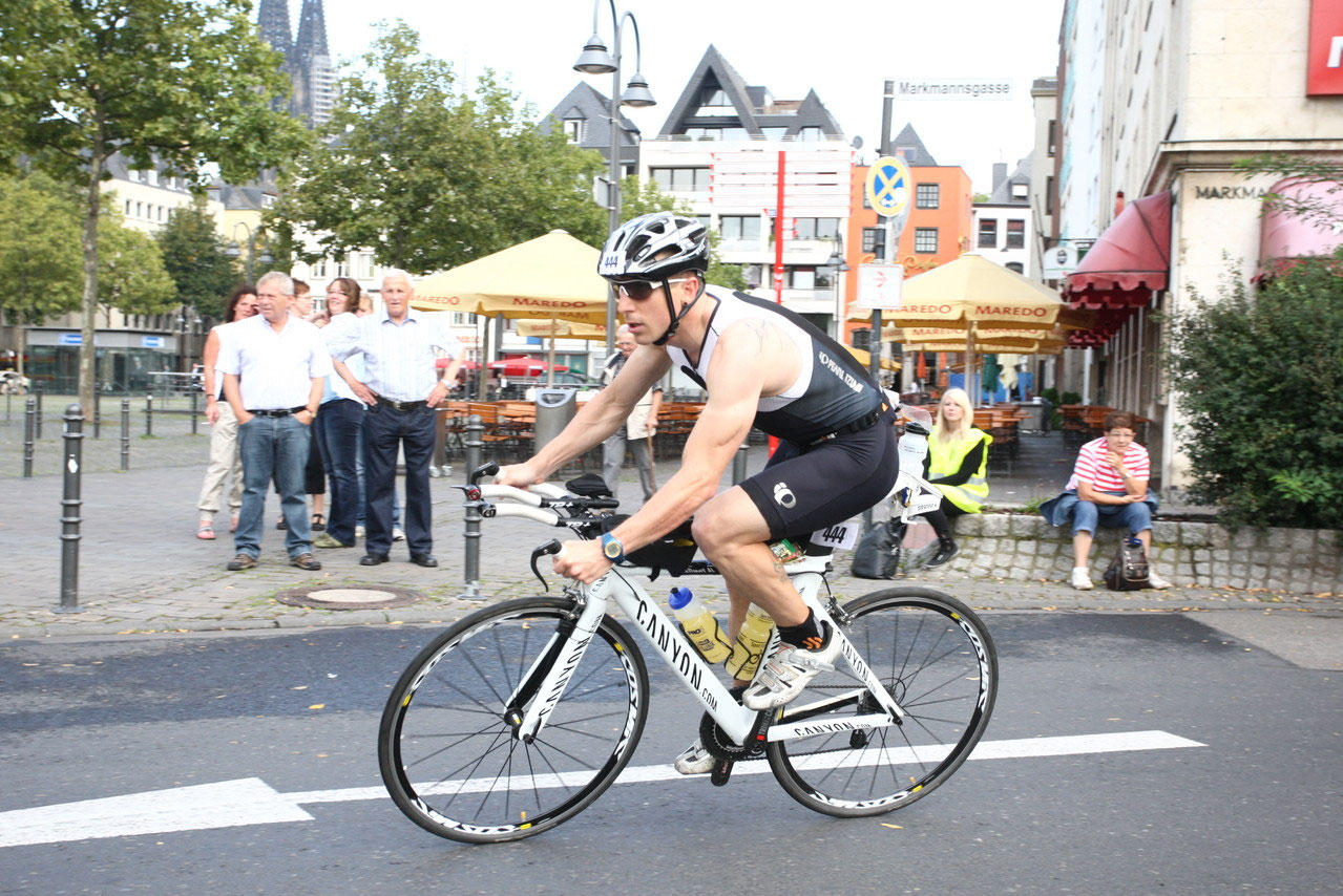 Durch die Altstadt auf die Deutzer Brücke